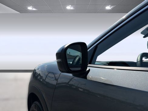 Certified 2026 Nissan Kicks SR FWD image 25