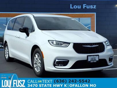 New 2026 Chrysler Pacifica Select