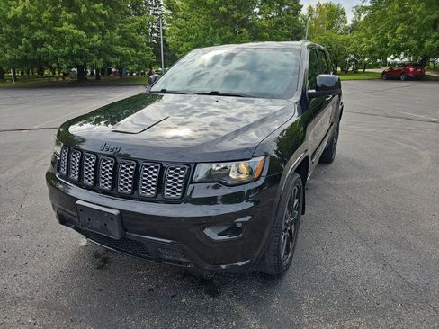 Used 2021 Jeep Grand Cherokee Laredo X AWD/4WD image 2