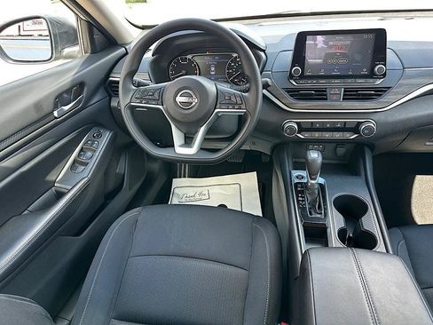 Used 2025 Nissan Altima 2.5 SV FWD image 18