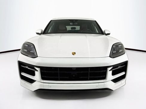 Certified 2024 Porsche Cayenne AWD/4WD image 10