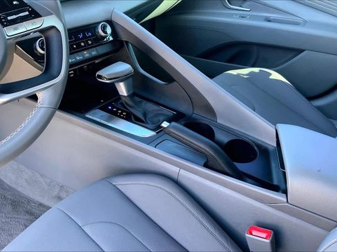 Used 2025 Hyundai Elantra Sport image 14