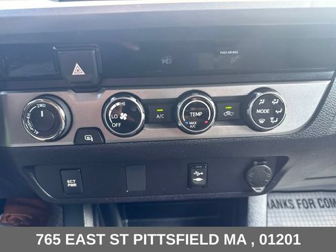 Used 2018 Toyota Tacoma SR5 AWD/4WD image 18