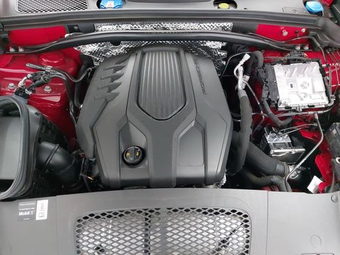 Used 2025 Porsche Macan image 33