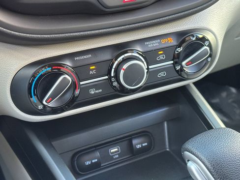 Used 2025 Kia Soul LX w/ LX Technology Package FWD image 20