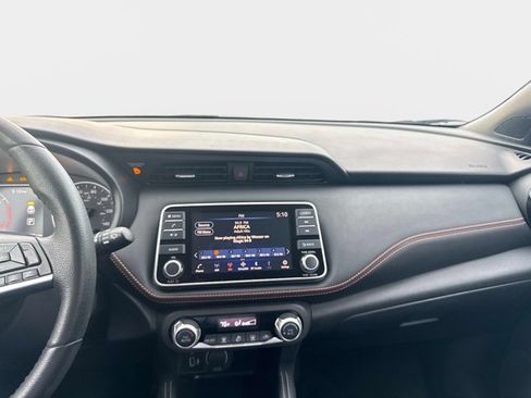 Certified 2018 Nissan Kicks SR image 15