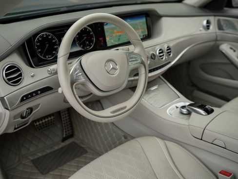 Used 2017 Mercedes-Benz S 550 Sedan image 19