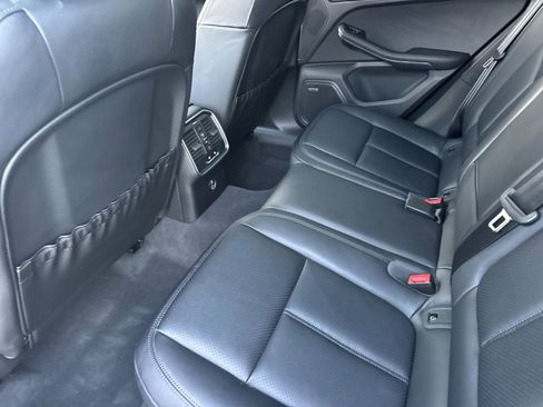 Used 2025 Porsche Macan image 13