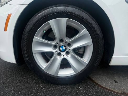 Used 2011 BMW 528i Sedan RWD image 32