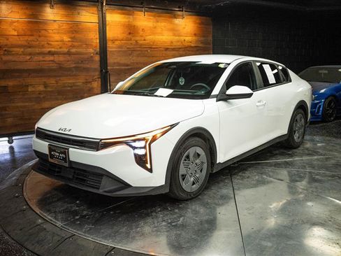 Used 2025 Kia K4 FWD image 2