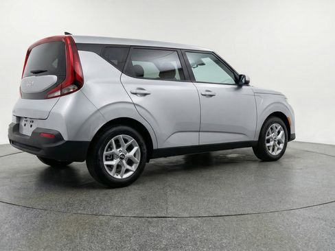 Used 2025 Kia Soul LX w/ LX Technology Package image 9