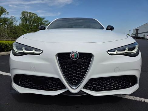 Used 2024 Alfa Romeo Giulia Ti AWD/4WD image 4