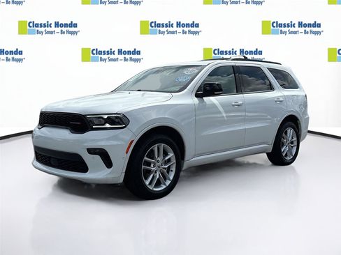 Used 2023 Dodge Durango GT image 3