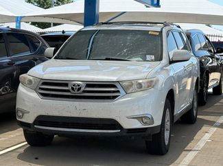 Used 2013 Toyota Highlander SE FWD video 1