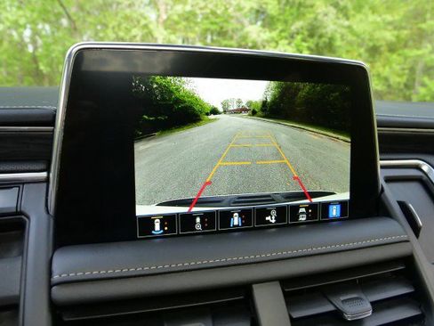 Used 2022 GMC Yukon SLT w/ SLT Premium Package image 10