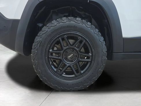 Used 2014 Jeep Cherokee Trailhawk w/ Technology Group AWD/4WD image 34