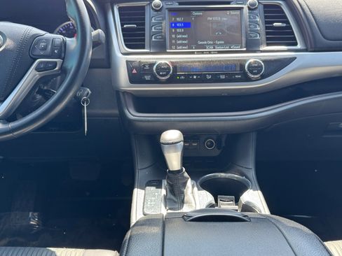Used 2019 Toyota Highlander Plus FWD image 15