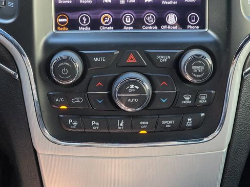 Used 2018 Jeep Grand Cherokee Limited image 26