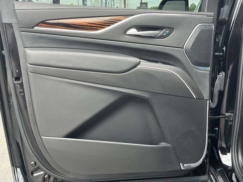 Used 2024 Cadillac Escalade ESV Premium Luxury AWD/4WD image 18