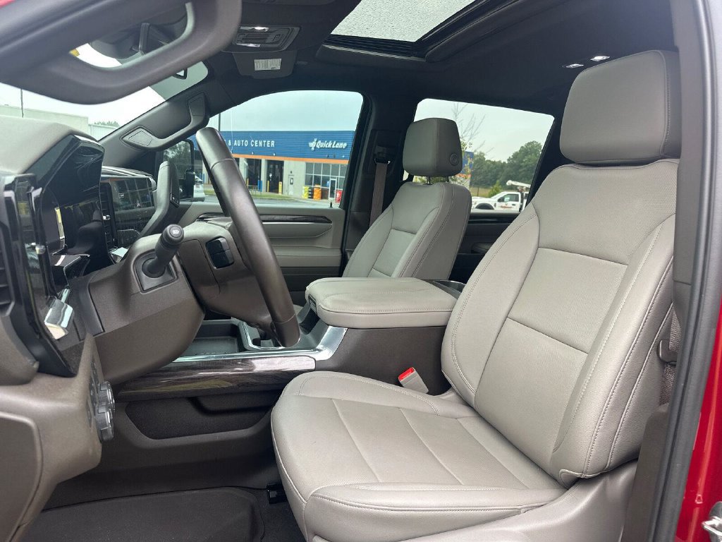 Used 2024 Chevrolet Silverado 2500 LTZ w/ LTZ Convenience Package AWD/4WD image 3
