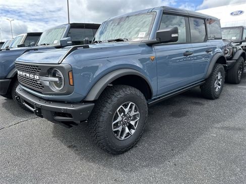 New 2025 Ford Bronco Badlands image 3