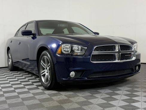 Used 2014 Dodge Charger SXT RWD image 7