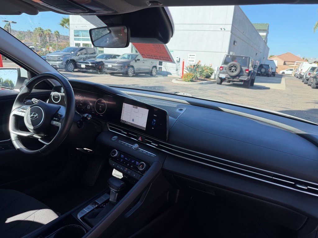Used 2023 Hyundai Elantra SEL w/ Convenience Package FWD image 18