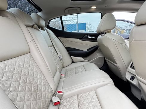 Used 2018 Nissan Maxima Platinum image 15