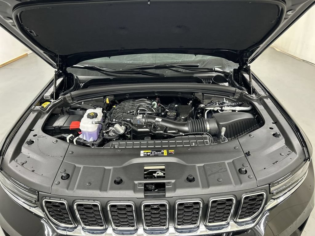 New 2026 Jeep Grand Cherokee Laredo AWD/4WD image 9