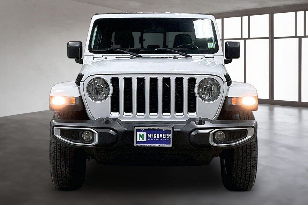 Used 2022 Jeep Gladiator Overland w/ Popular Equipment Package AWD/4WD image 2