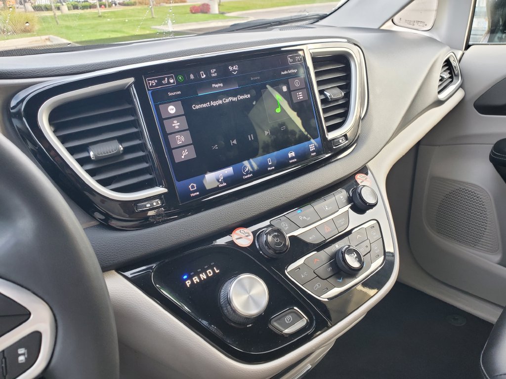 Used 2024 Chrysler Pacifica Touring-L FWD image 29