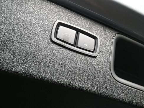 Certified 2025 Porsche Macan image 31