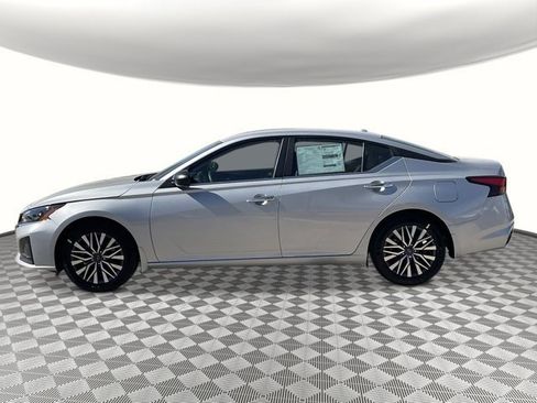 New 2025 Nissan Altima 2.5 SV image 2