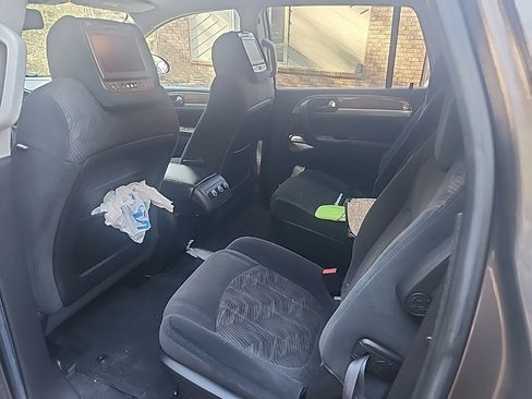 Used 2010 Buick Enclave CX w/ Driver Confidence Package image 8