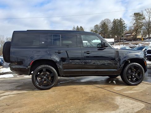 Used 2024 Land Rover Defender 130 X-Dynamic SE image 7