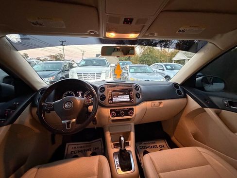 Used 2012 Volkswagen Tiguan SE image 10