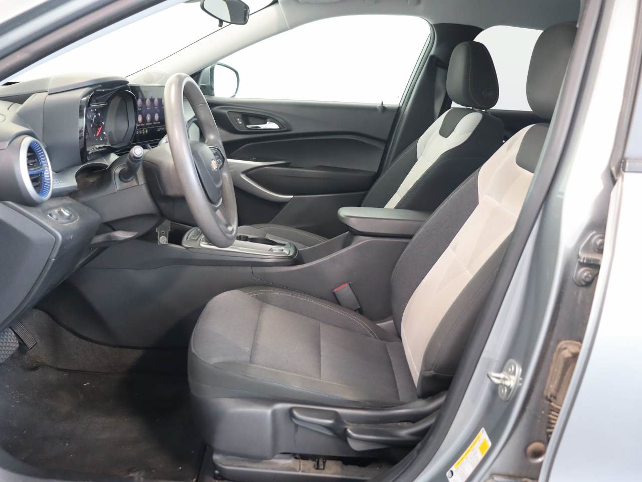 Used 2024 Chevrolet Trax LS w/ LS Convenience Package FWD image 8