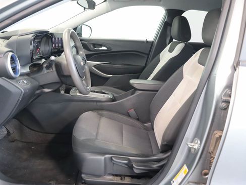 Used 2024 Chevrolet Trax LS w/ LS Convenience Package FWD image 8