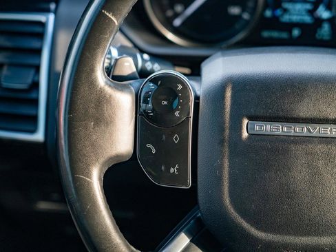 Used 2019 Land Rover Discovery SE image 20