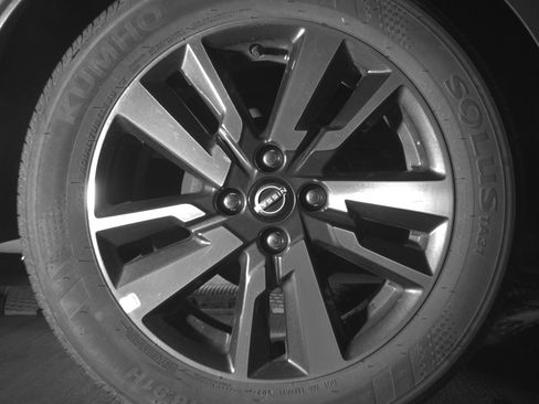 Used 2025 Nissan Versa SV image 15