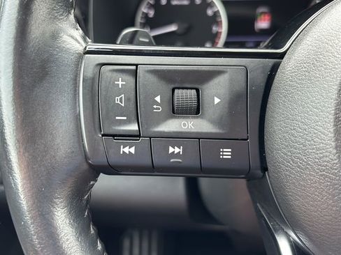 Used 2023 Nissan Pathfinder SL AWD/4WD image 18