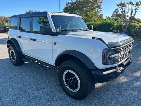 Used 2023 Ford Bronco Badlands w/ Sasquatch Package AWD/4WD image 9