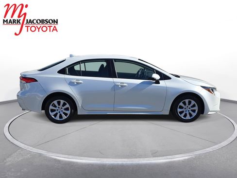 Used 2021 Toyota Corolla LE image 7