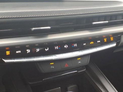 Used 2024 Cadillac XT4 Premium Luxury image 10