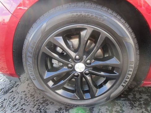 Used 2018 Chevrolet Malibu LT image 2