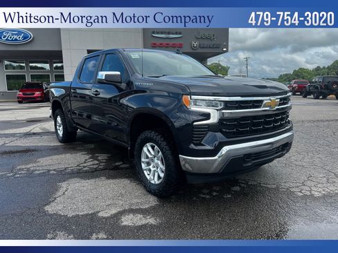 Used 2022 Chevrolet Silverado 1500 LT AWD/4WD image 4