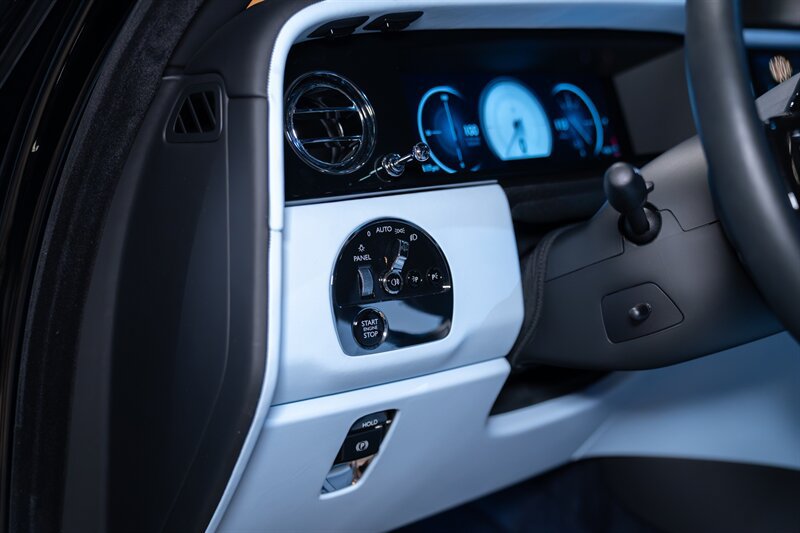 Used 2025 Rolls-Royce Cullinan AWD/4WD image 8