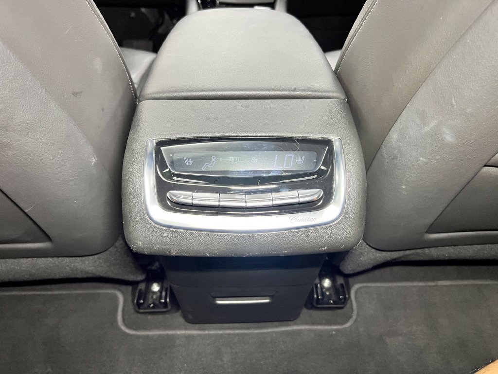 Used 2025 Cadillac XT6 Premium Luxury FWD image 21