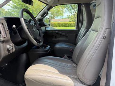 Used 2021 GMC Savana 2500 image 18