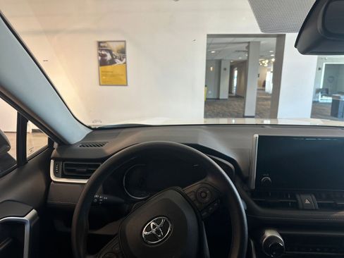 Used 2025 Toyota RAV4 LE image 33